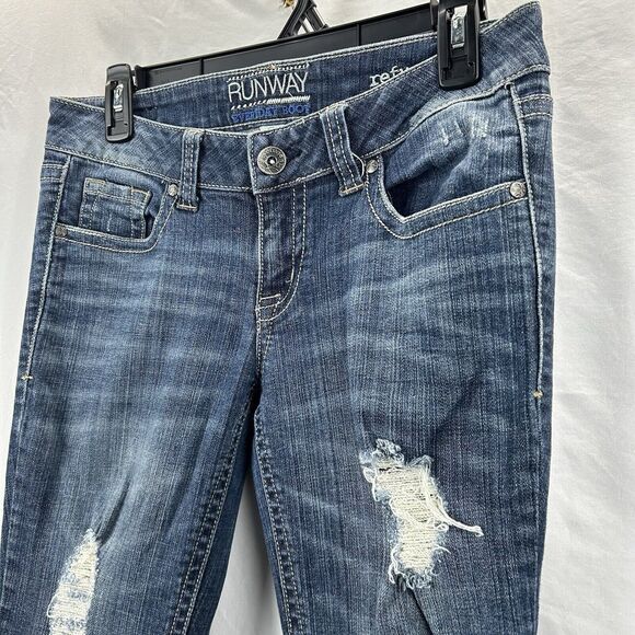 REFUGE RUNWAY Jeans 4R Everyday Boot Low Rise Distressed Whiskered Casual - Picture 2 of 16